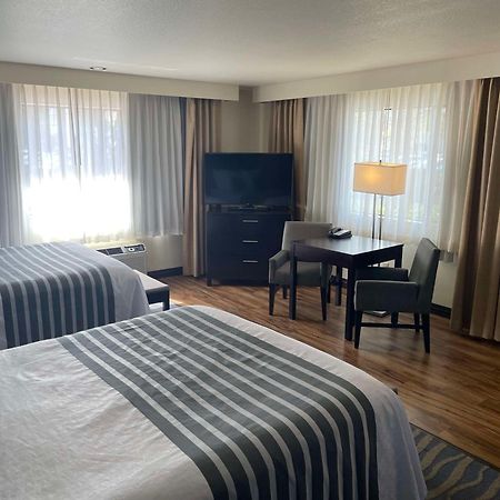 Best Western Plus Edmonds Harbor Inn Exterior photo