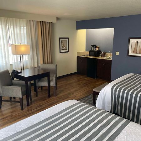 Best Western Plus Edmonds Harbor Inn Exterior photo