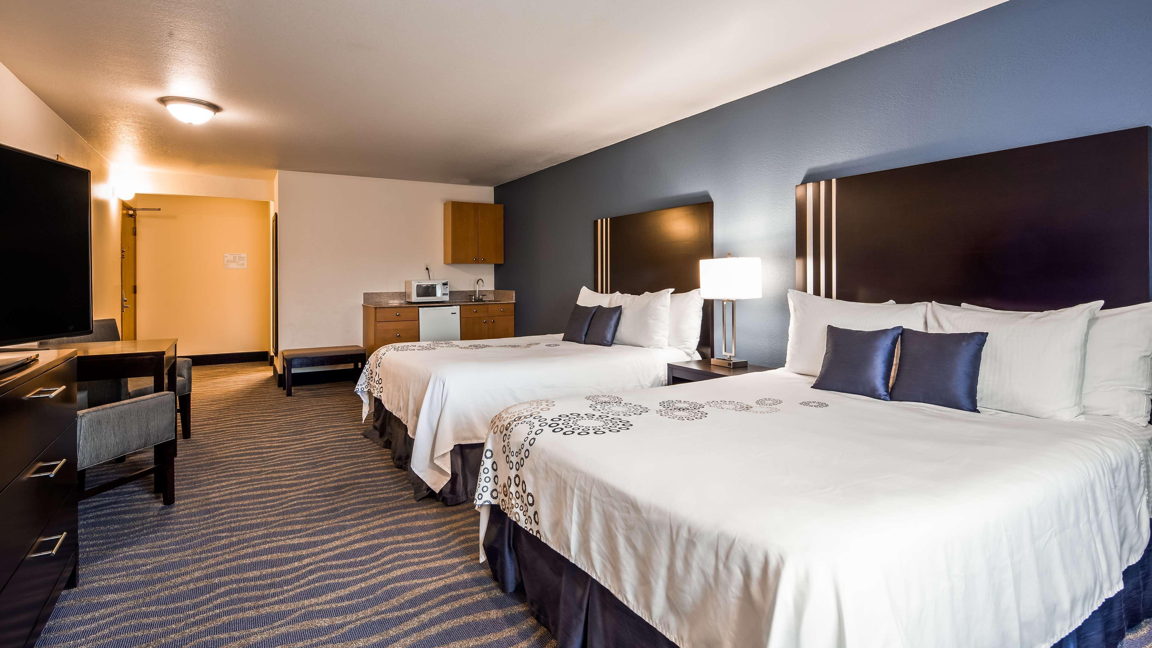 Best Western Plus Edmonds Harbor Inn Exterior photo