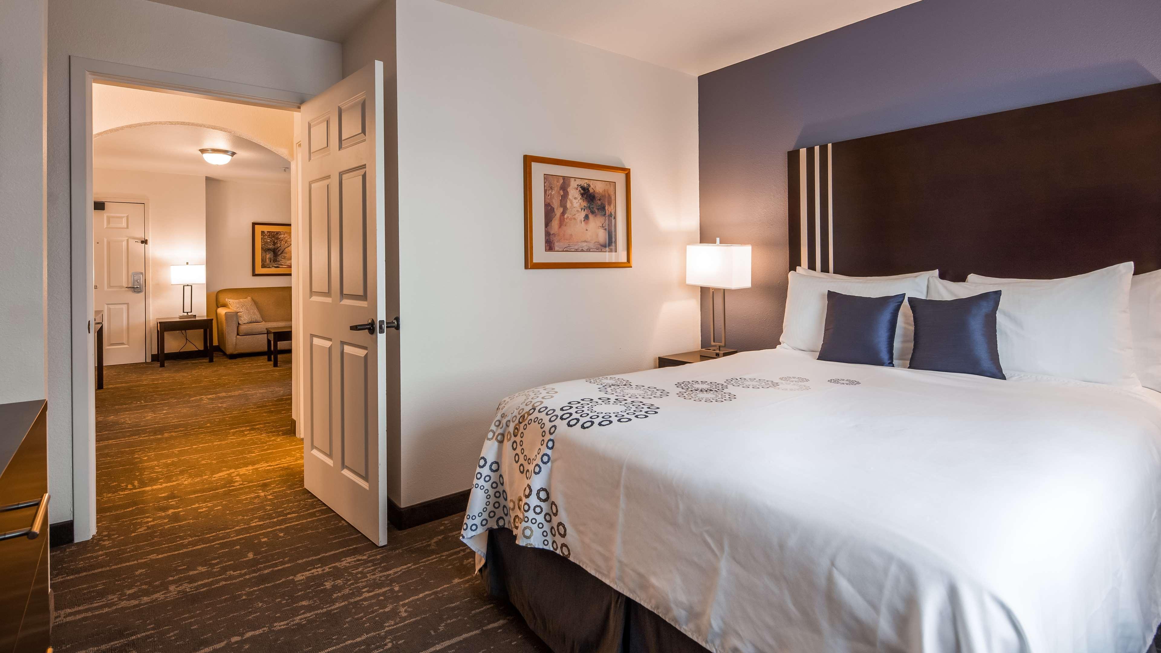 Best Western Plus Edmonds Harbor Inn Exterior photo