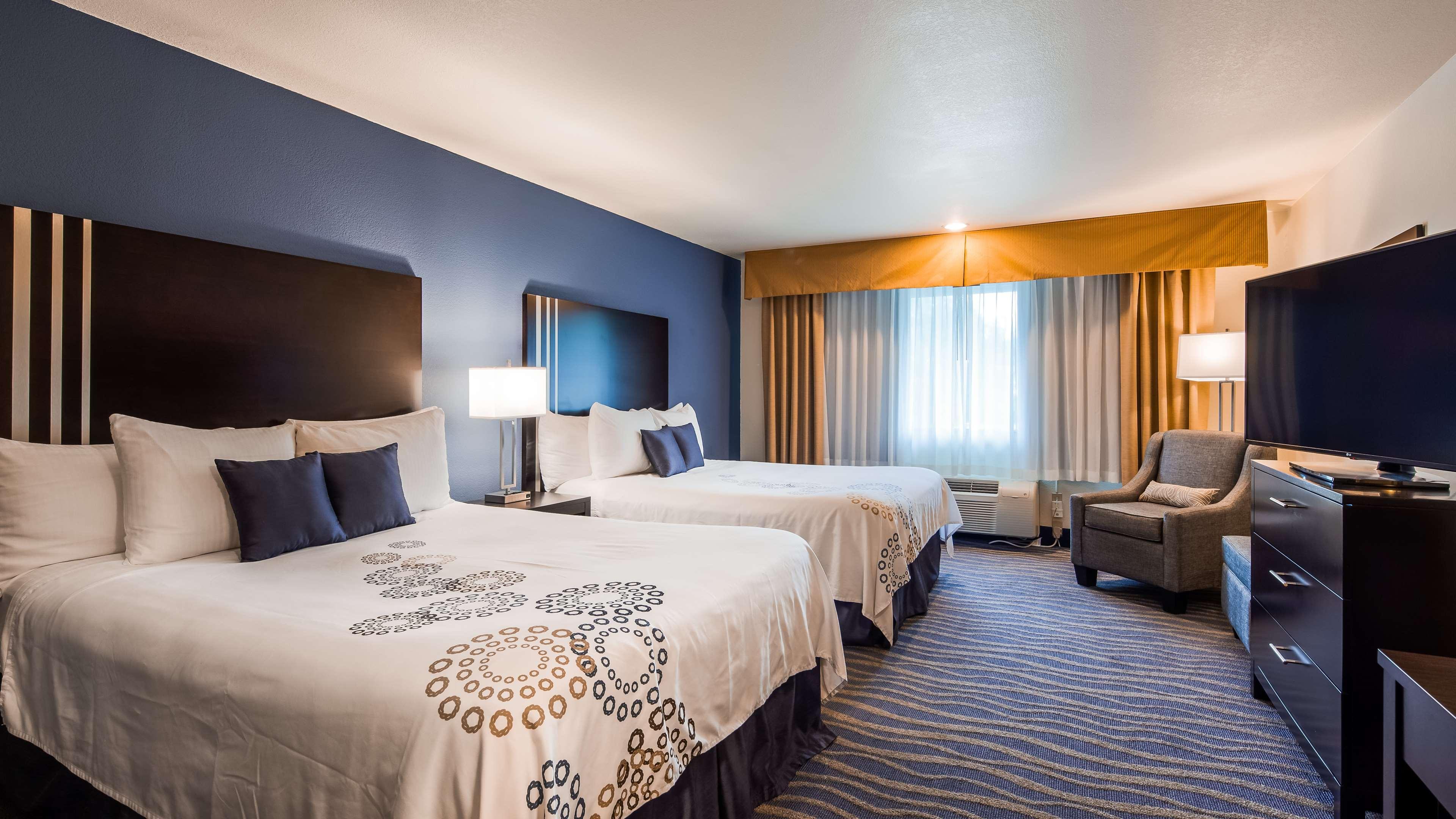 Best Western Plus Edmonds Harbor Inn Exterior photo