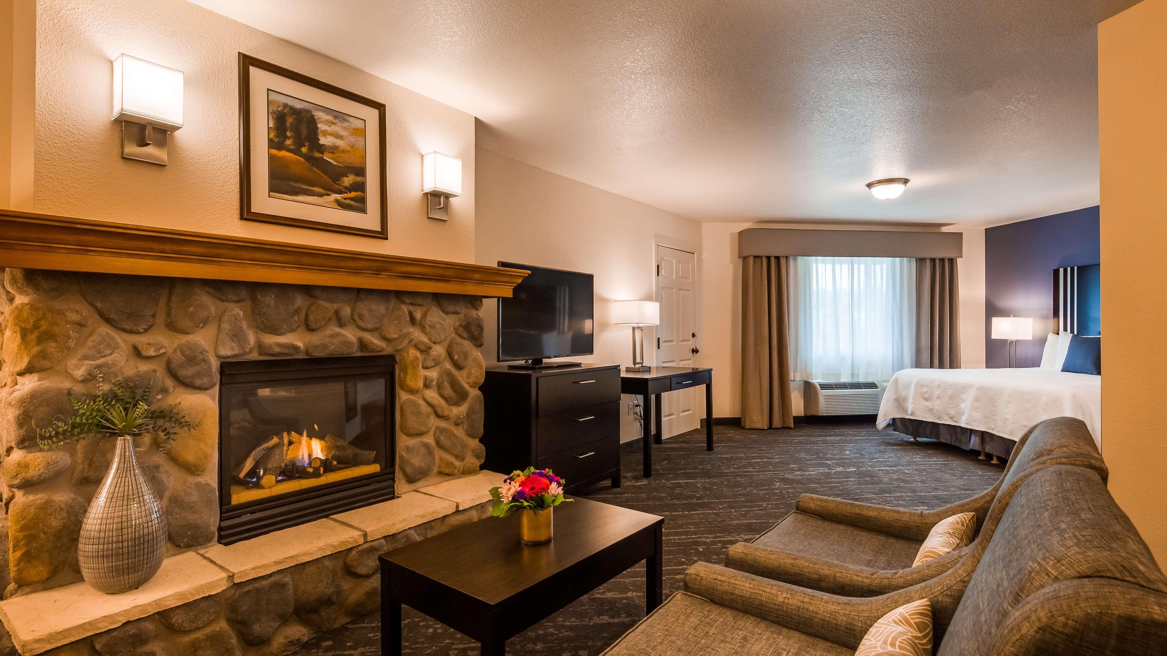 Best Western Plus Edmonds Harbor Inn Exterior photo