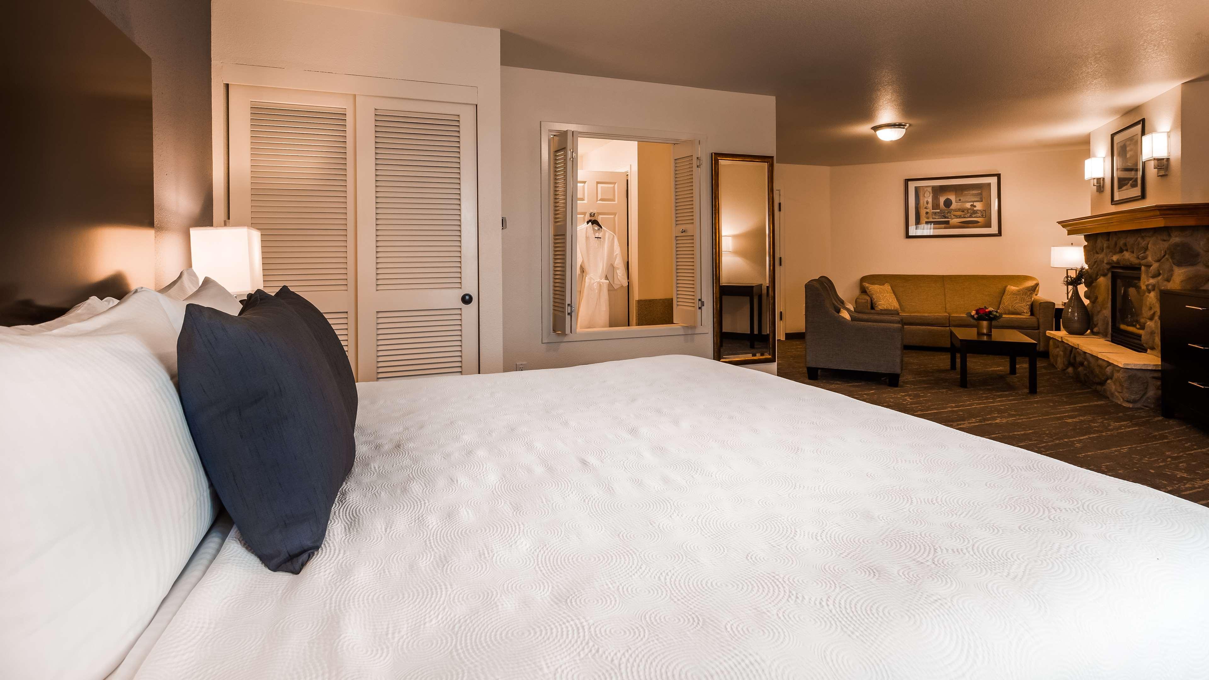 Best Western Plus Edmonds Harbor Inn Exterior photo