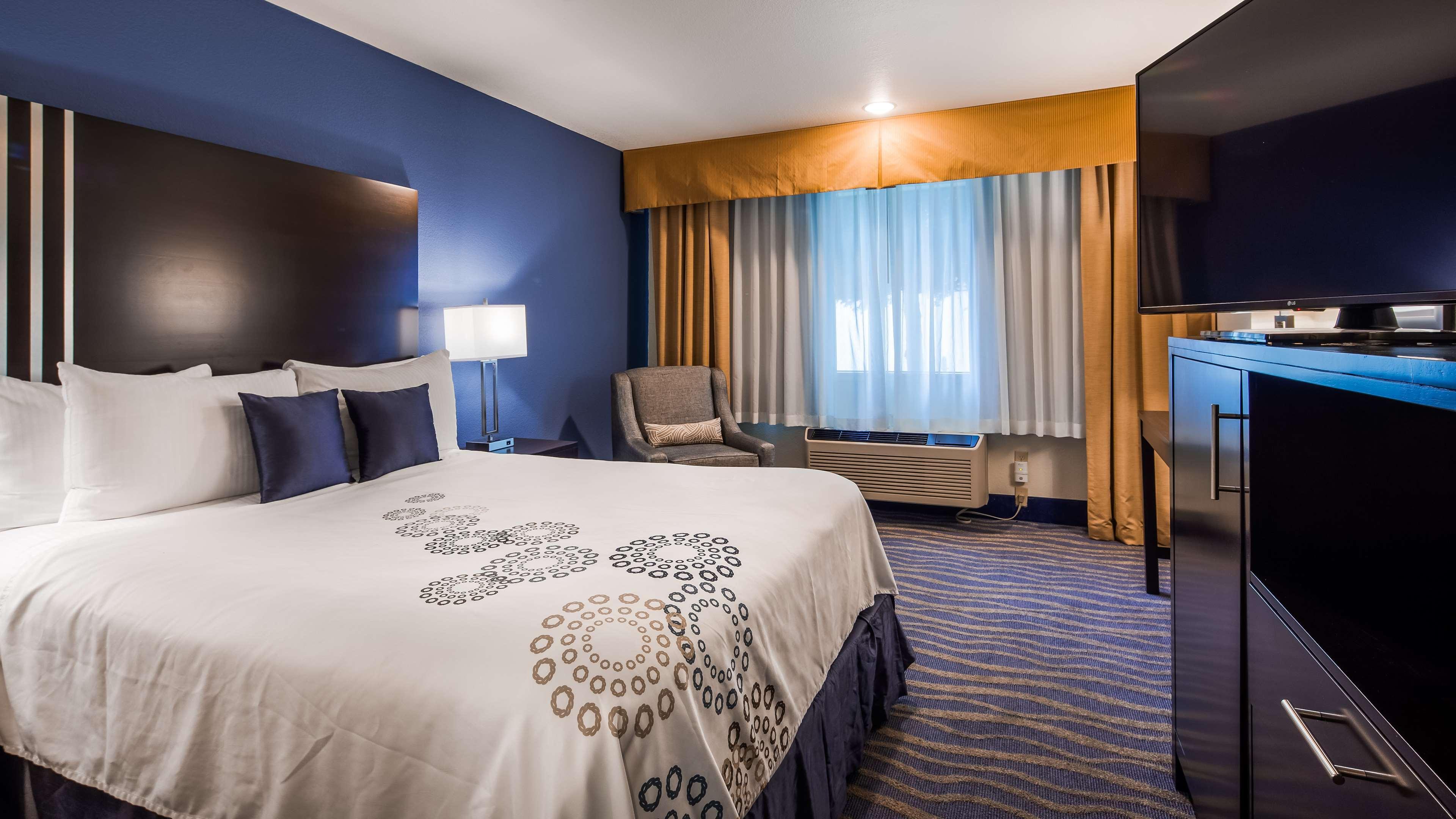 Best Western Plus Edmonds Harbor Inn Exterior photo