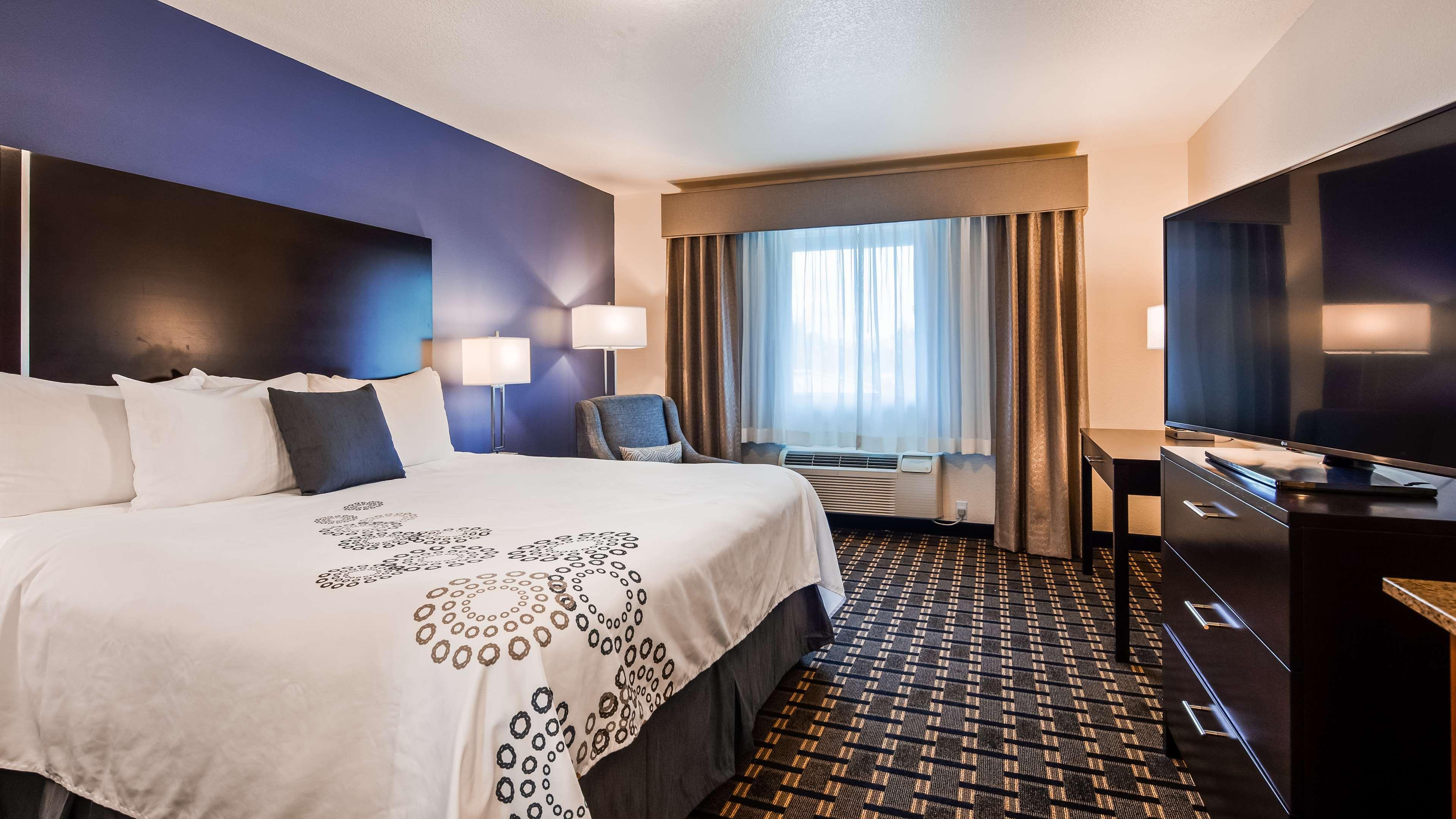 Best Western Plus Edmonds Harbor Inn Exterior photo