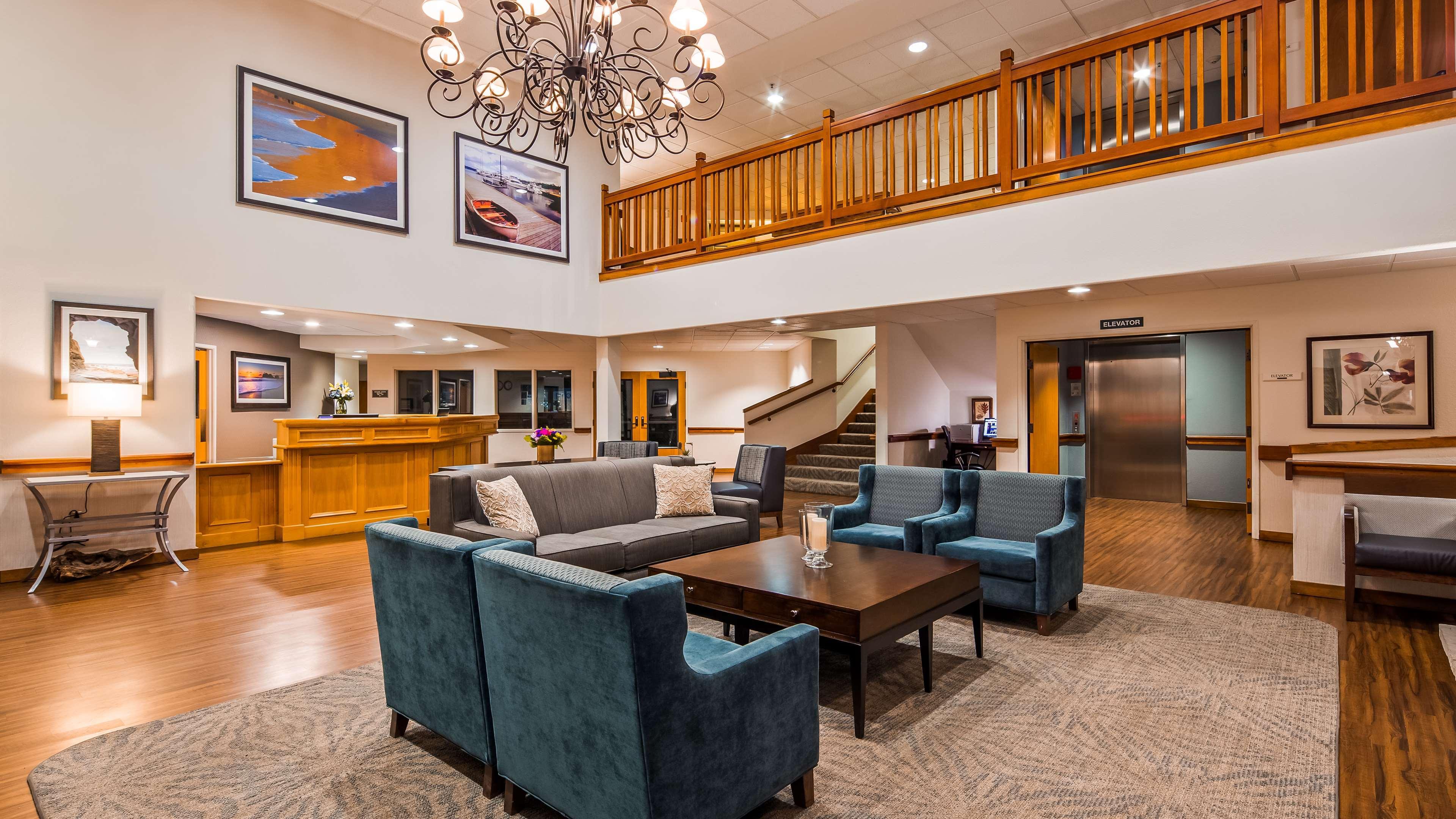 Best Western Plus Edmonds Harbor Inn Exterior photo
