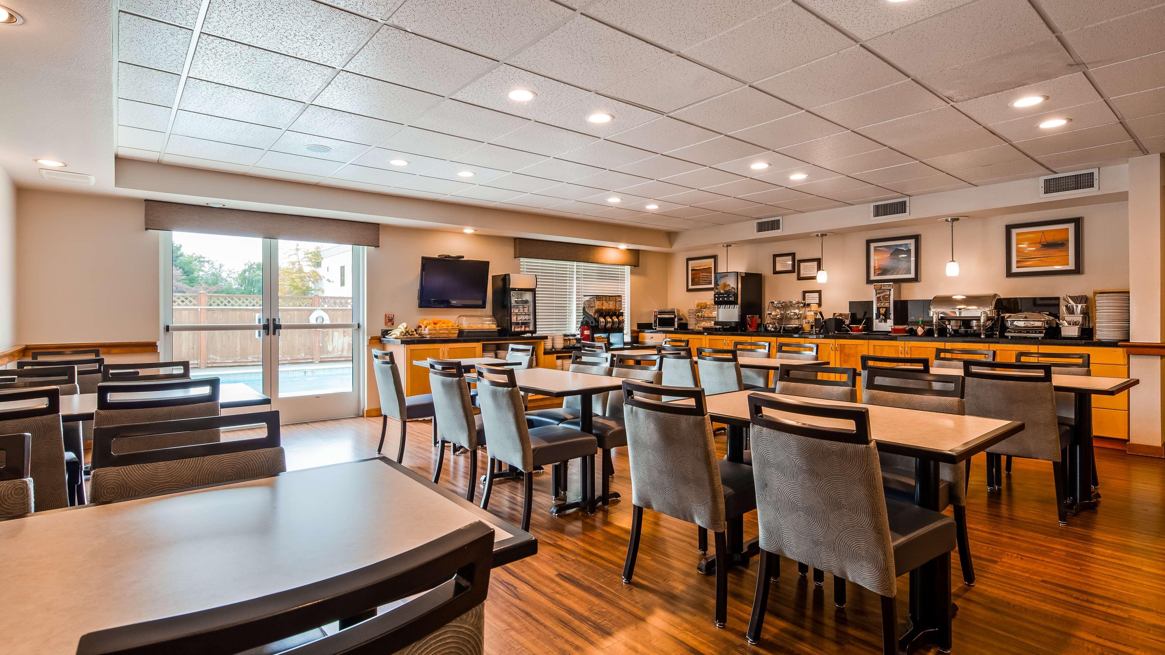 Best Western Plus Edmonds Harbor Inn Exterior photo