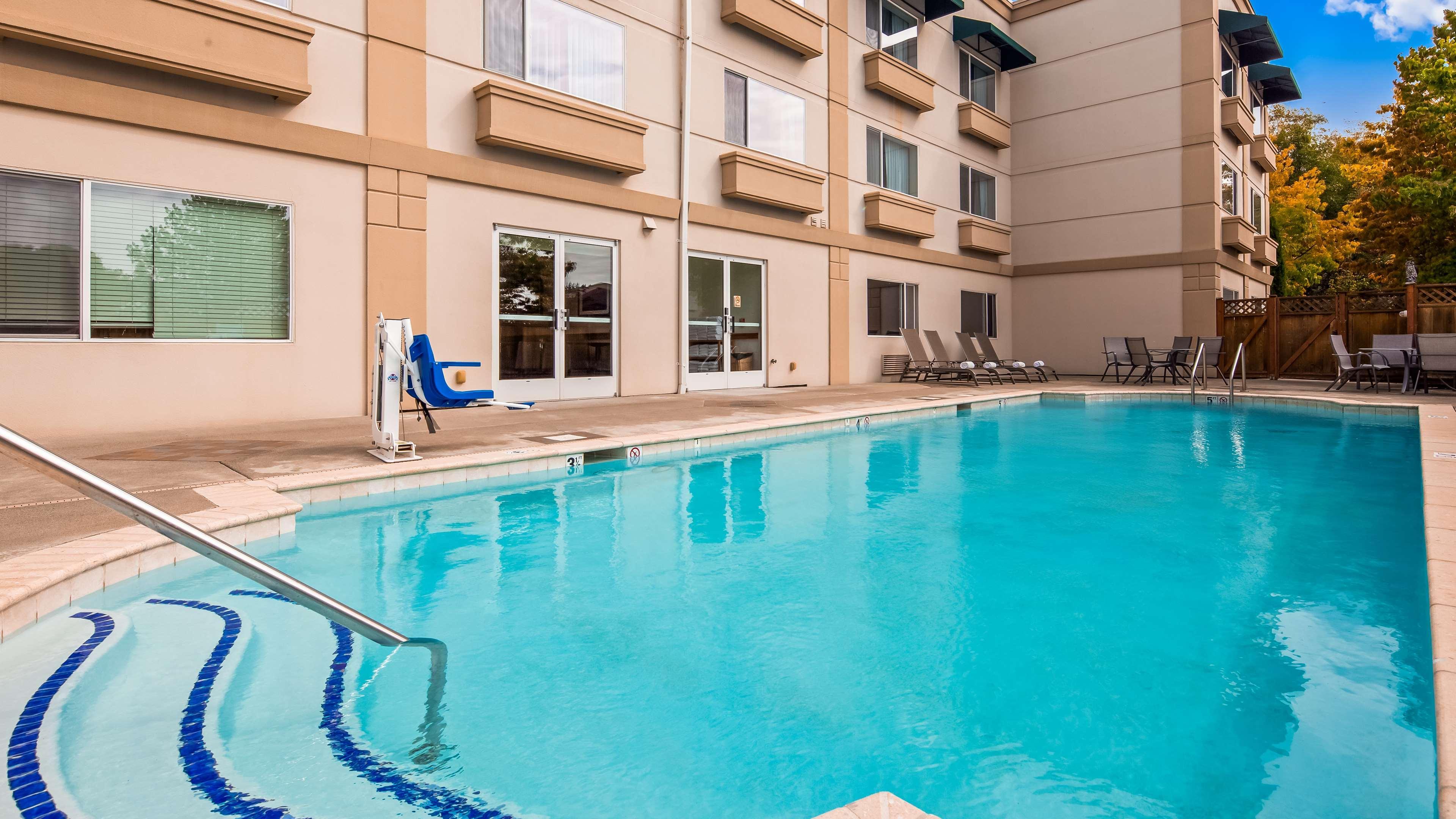 Best Western Plus Edmonds Harbor Inn Exterior photo