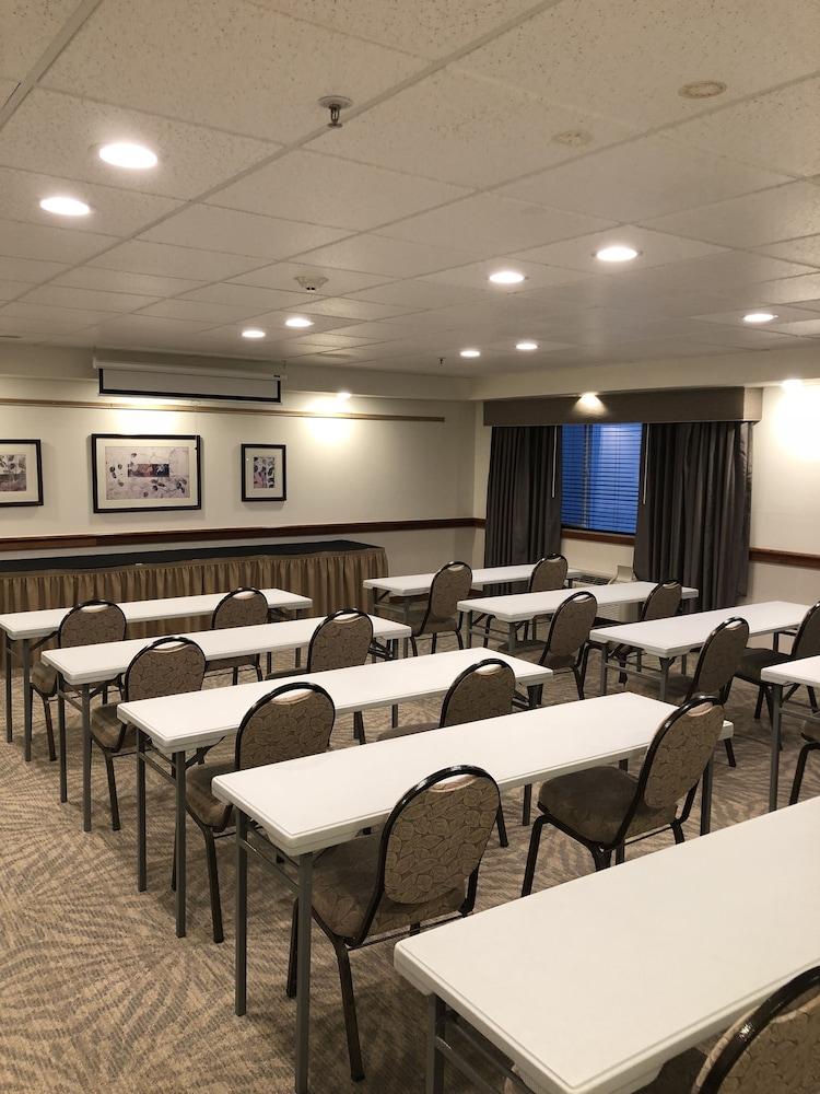 Best Western Plus Edmonds Harbor Inn Exterior photo