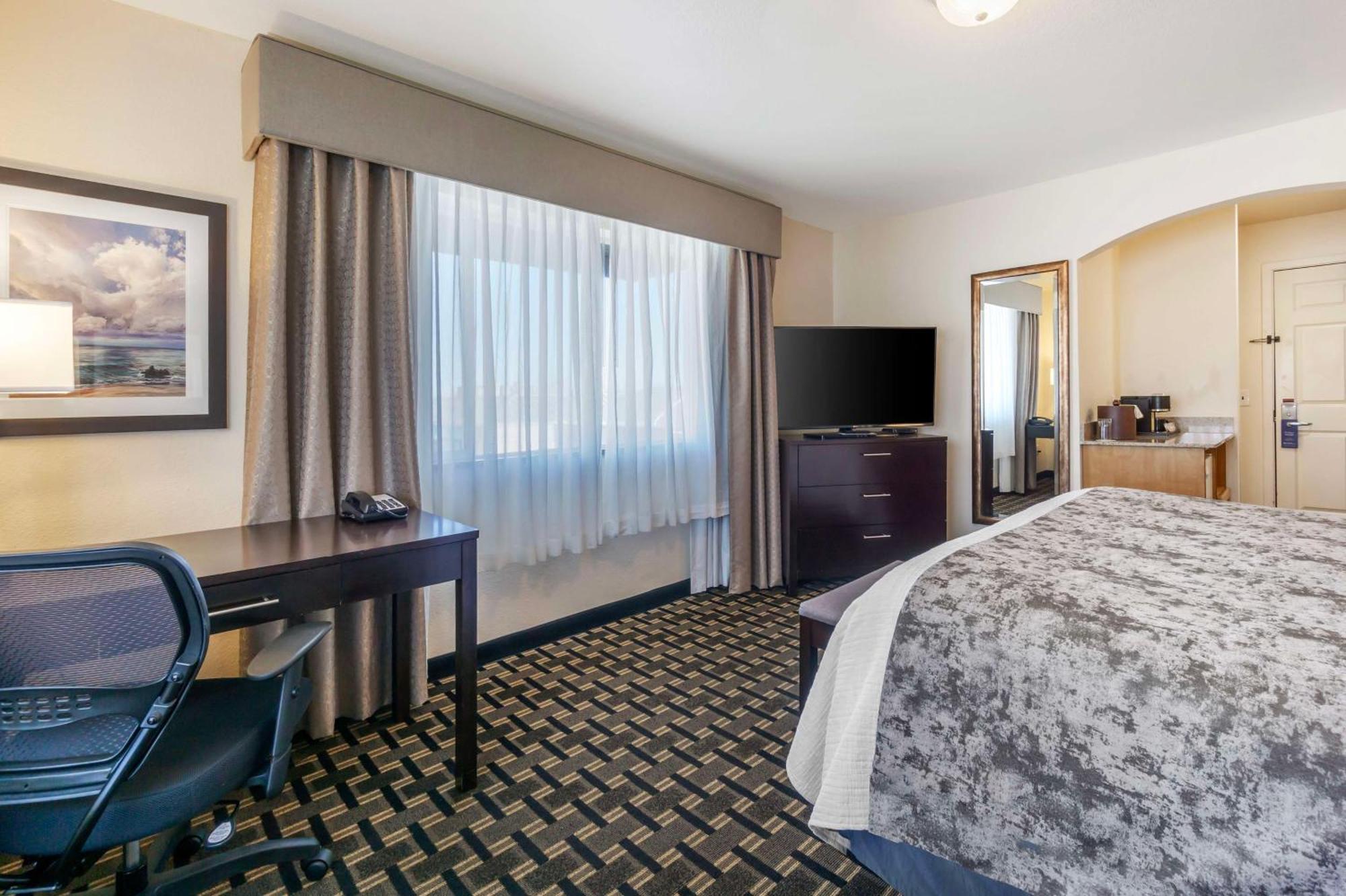 Best Western Plus Edmonds Harbor Inn Exterior photo