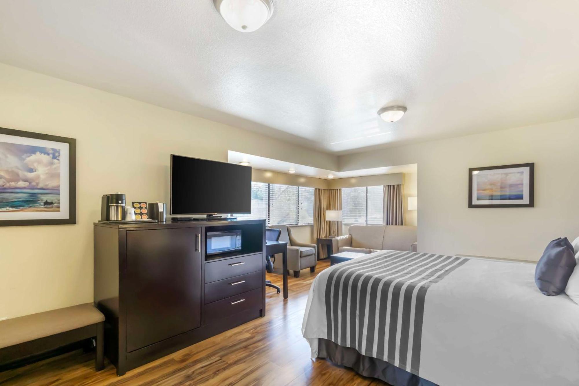 Best Western Plus Edmonds Harbor Inn Exterior photo
