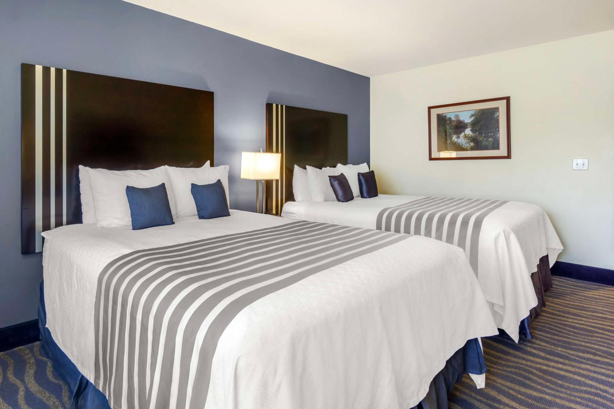 Best Western Plus Edmonds Harbor Inn Exterior photo
