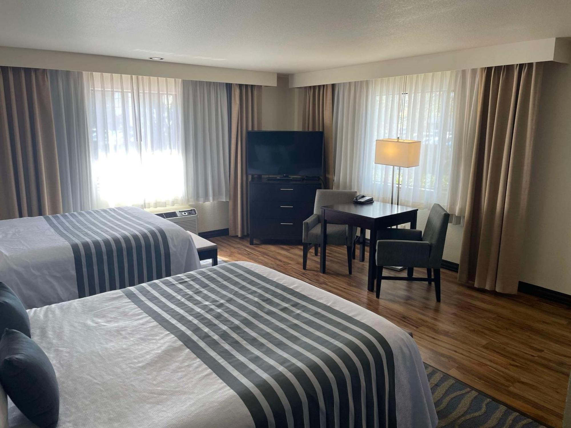 Best Western Plus Edmonds Harbor Inn Exterior photo