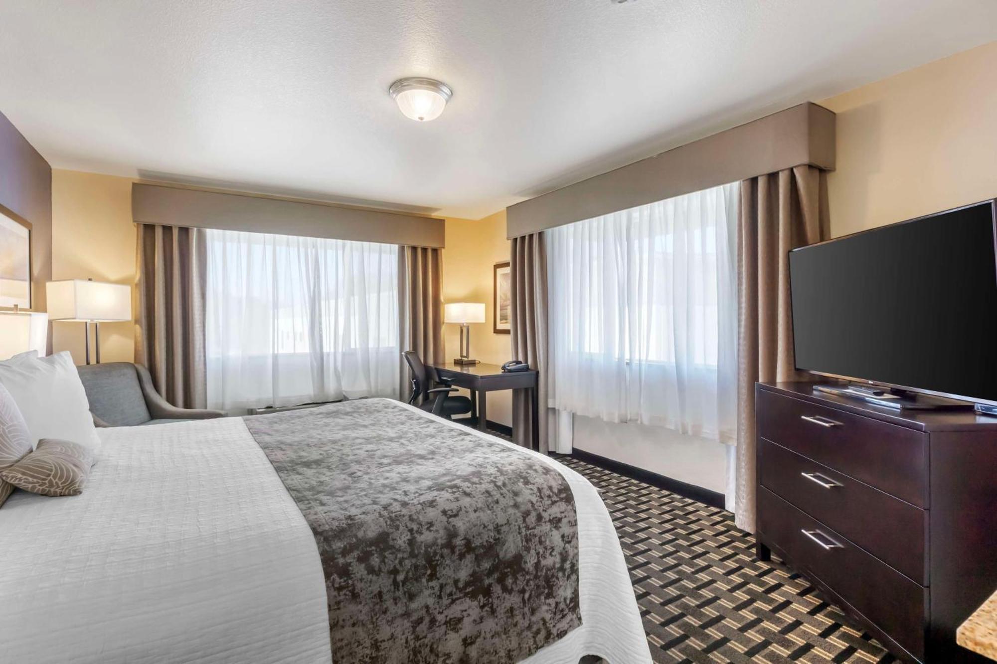 Best Western Plus Edmonds Harbor Inn Exterior photo