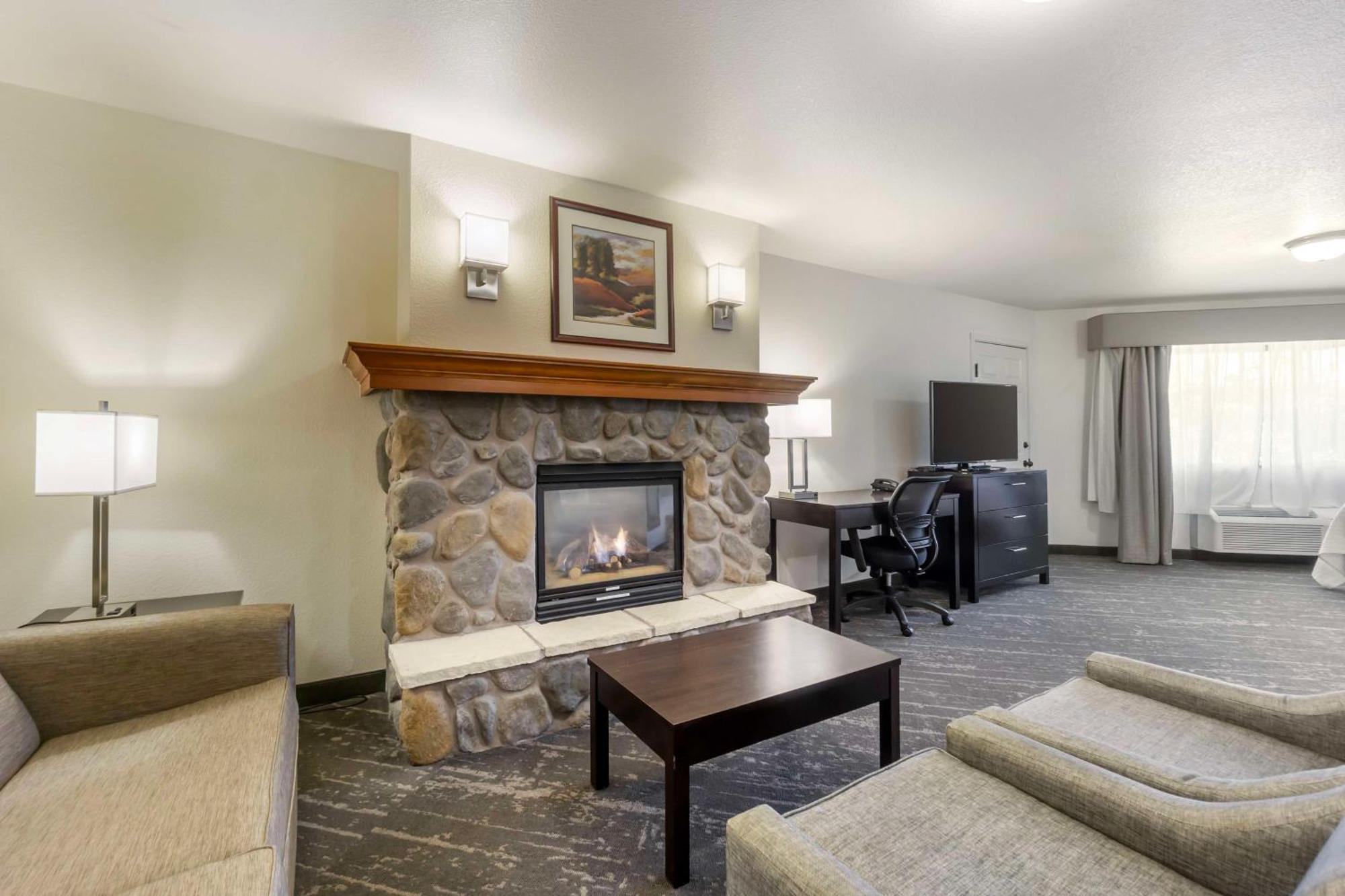 Best Western Plus Edmonds Harbor Inn Exterior photo