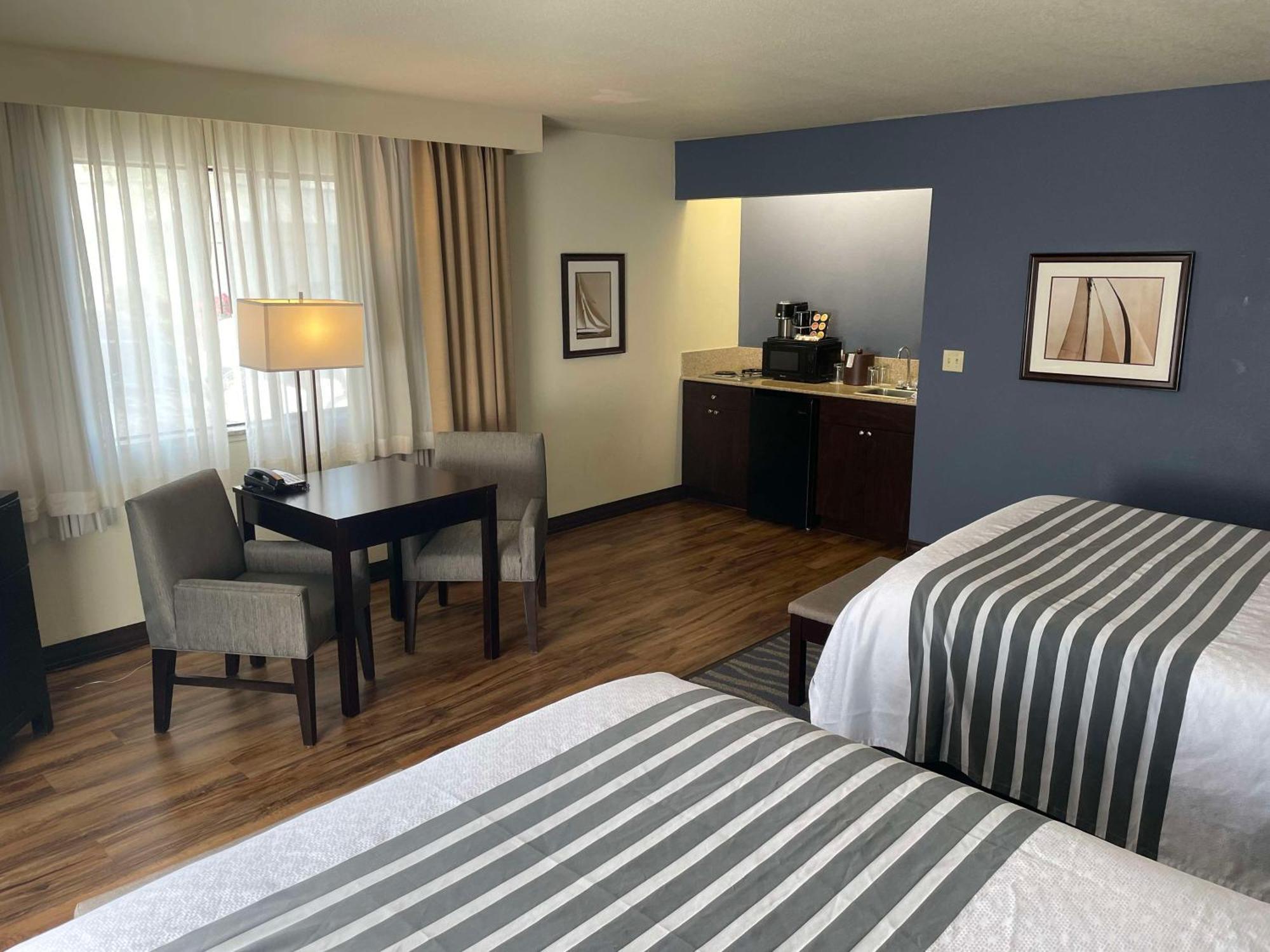 Best Western Plus Edmonds Harbor Inn Exterior photo
