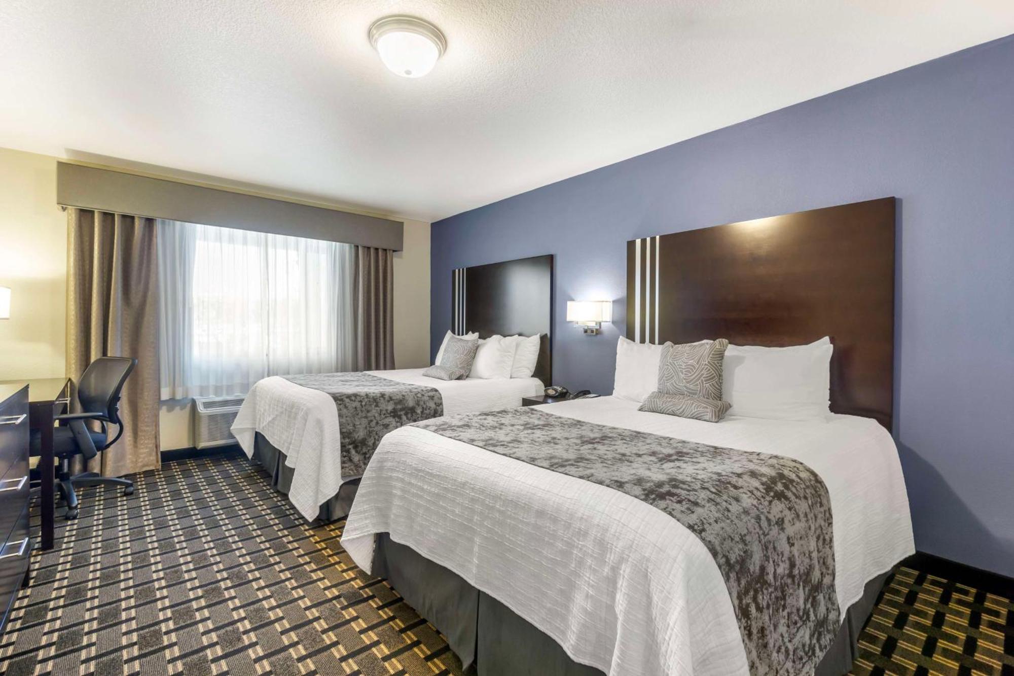 Best Western Plus Edmonds Harbor Inn Exterior photo