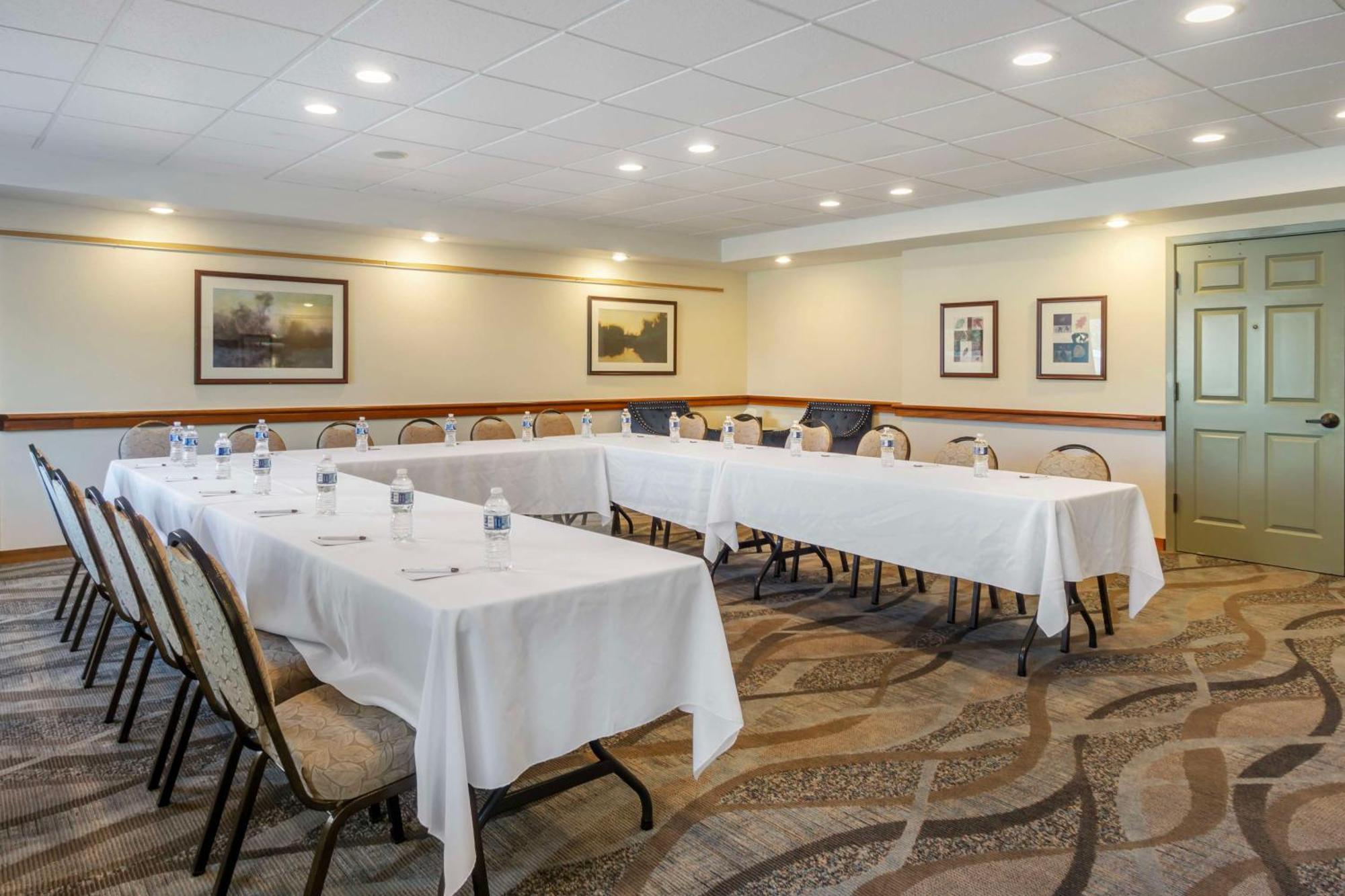 Best Western Plus Edmonds Harbor Inn Exterior photo